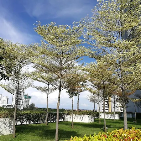 Landmark Stunning High Floor Coast View Studio #Netflix #Fast Wifi Tanjung Tokong Exterior photo
