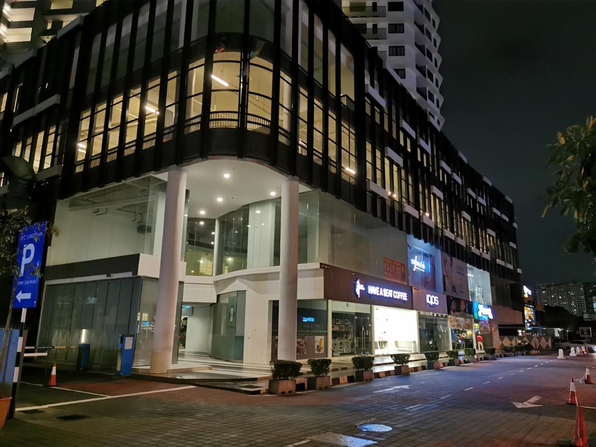 Pangsapuri Landmark Stunning High Floor Coast View #netflix #fast Wifi *